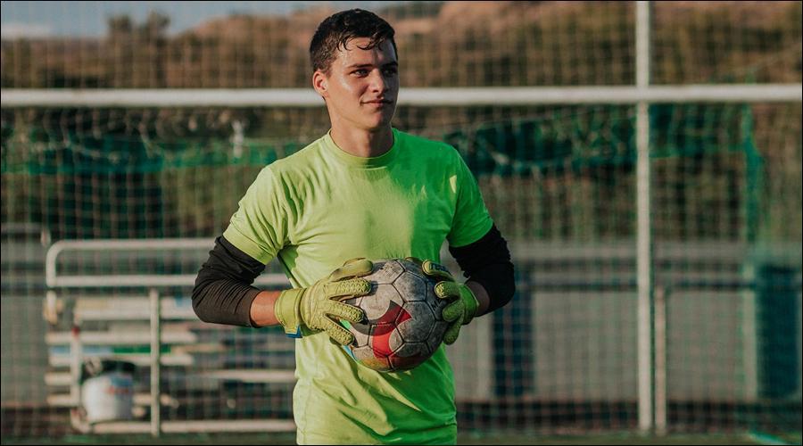 Tips on Choosing the Right Goalkeeping Gloves